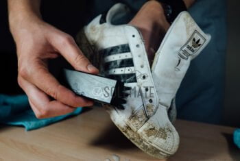 Cách vệ sinh giày Adidas cho đôi giày luôn như mới Cách vệ sinh giày Adidas cho đôi giày luôn như mới
