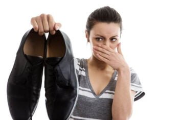 Những cách khử mùi giày thể thao nhanh mà hữu hiệu nhất Những cách khử mùi giày thể thao nhanh mà hữu hiệu nhất