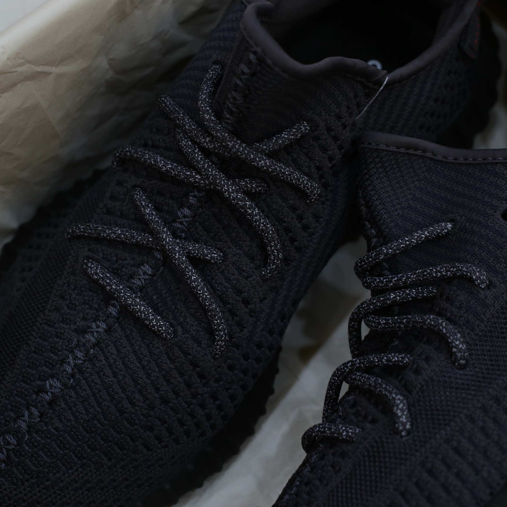 giày adidas yeezy 350 v2 black replica