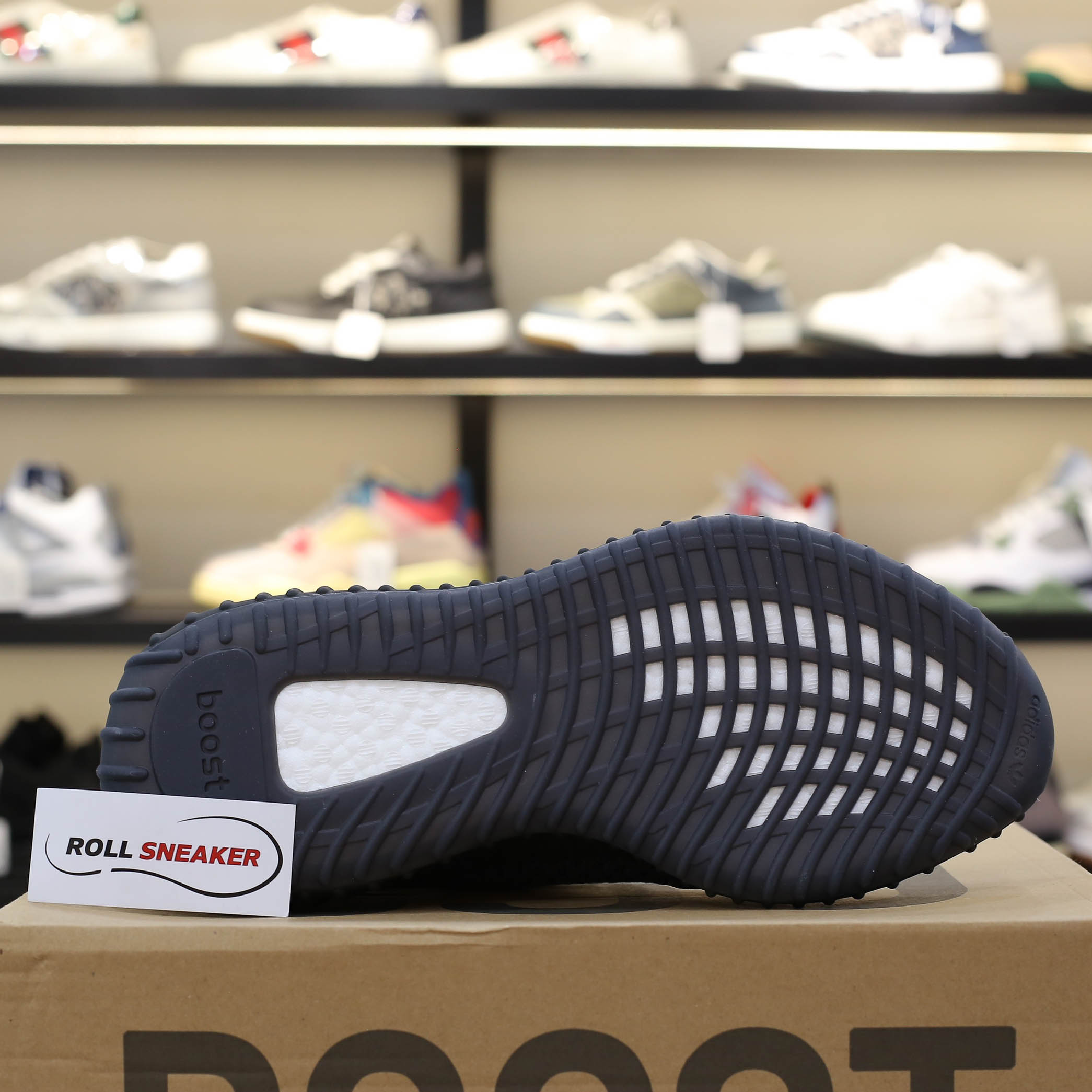 giày adidas yeezy 350 v2 black replica