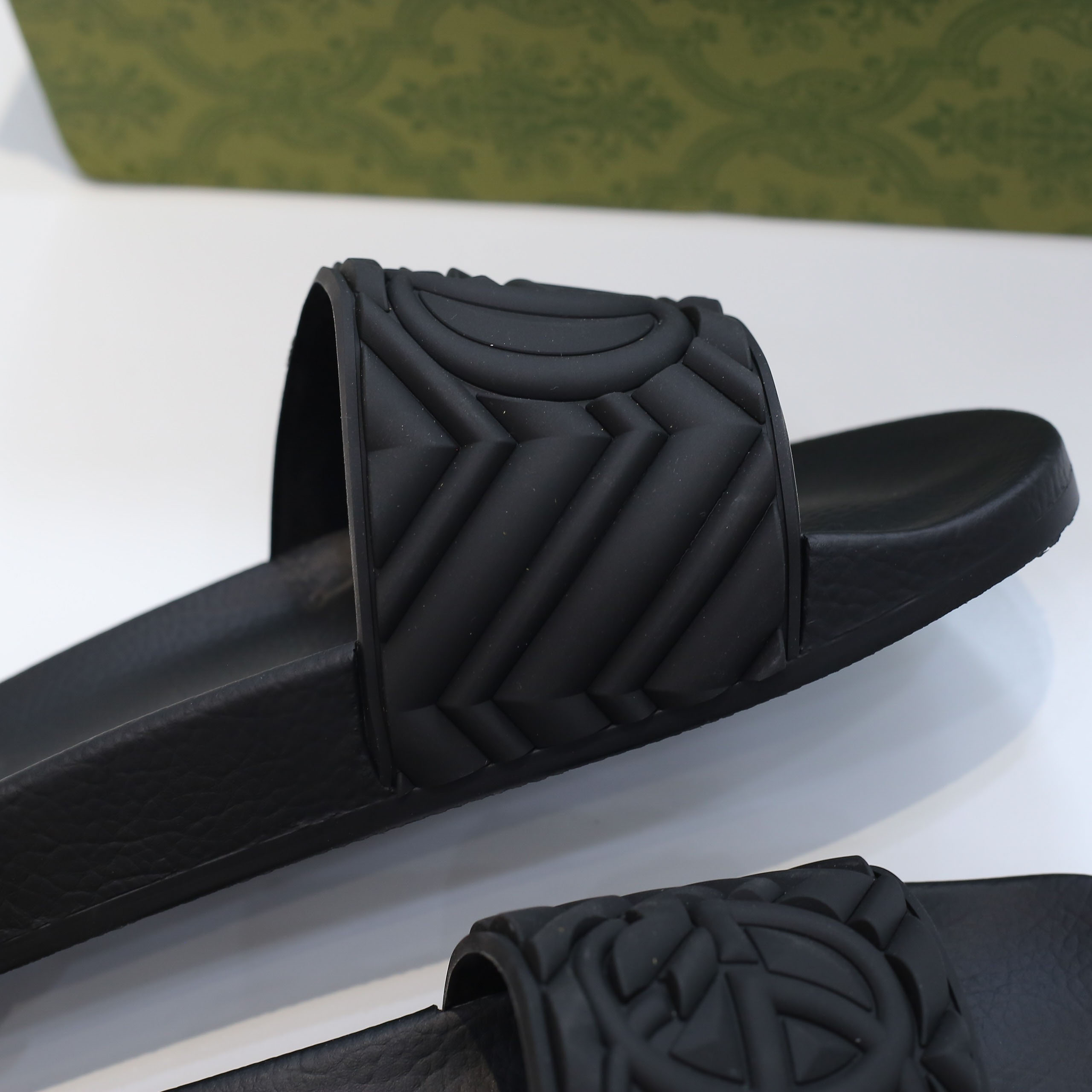 Dép Gucci Matelasse Slide Black Like Auth