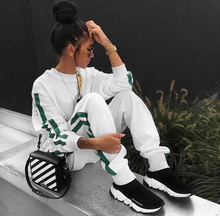 Phối đồ cho nữ với giày balenciaga speed trainer