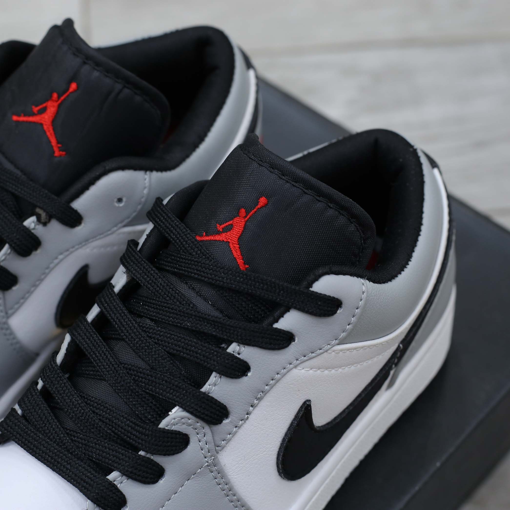 Air Jordan 1 light smoke grey cổ thấp