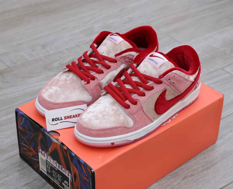 Nike SB Dunk Low StrangeLove