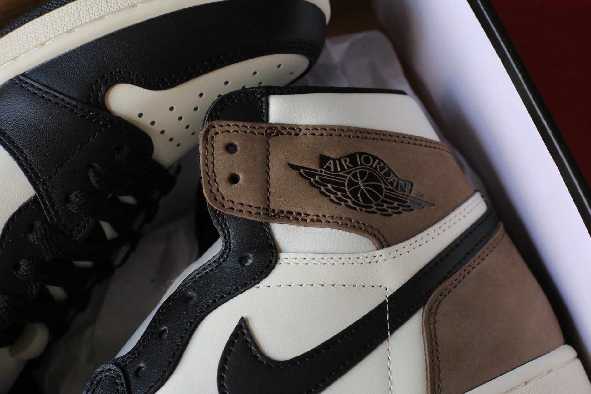 swoosh Nike Air Jordan 1 Retro High Dark Mocha Like Auth