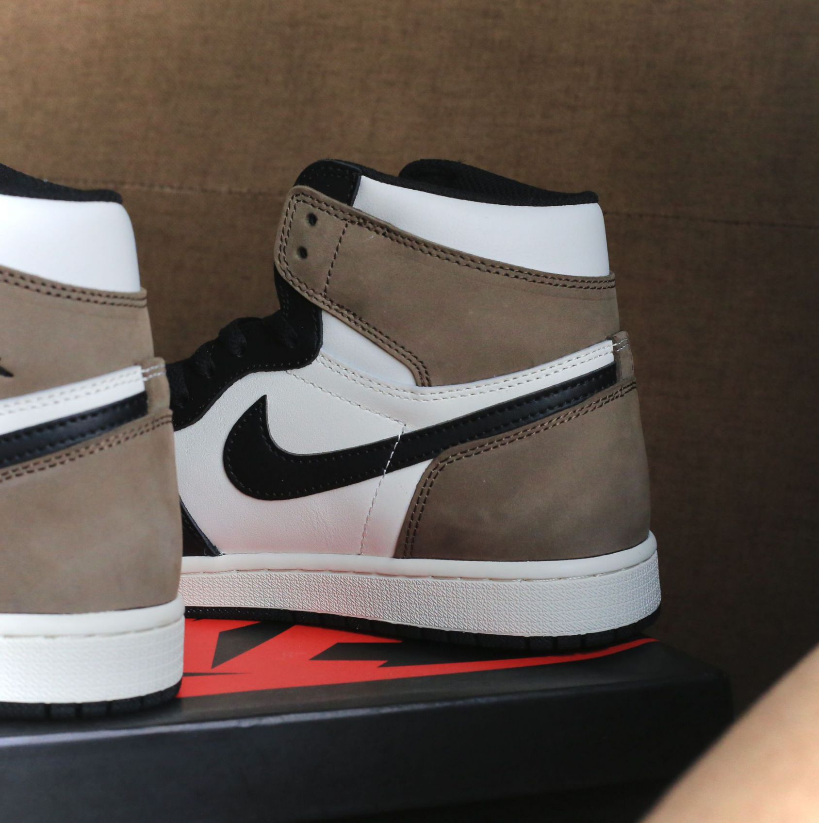 da lộn Nike Air Jordan 1 Retro High Dark Mocha Like Auth