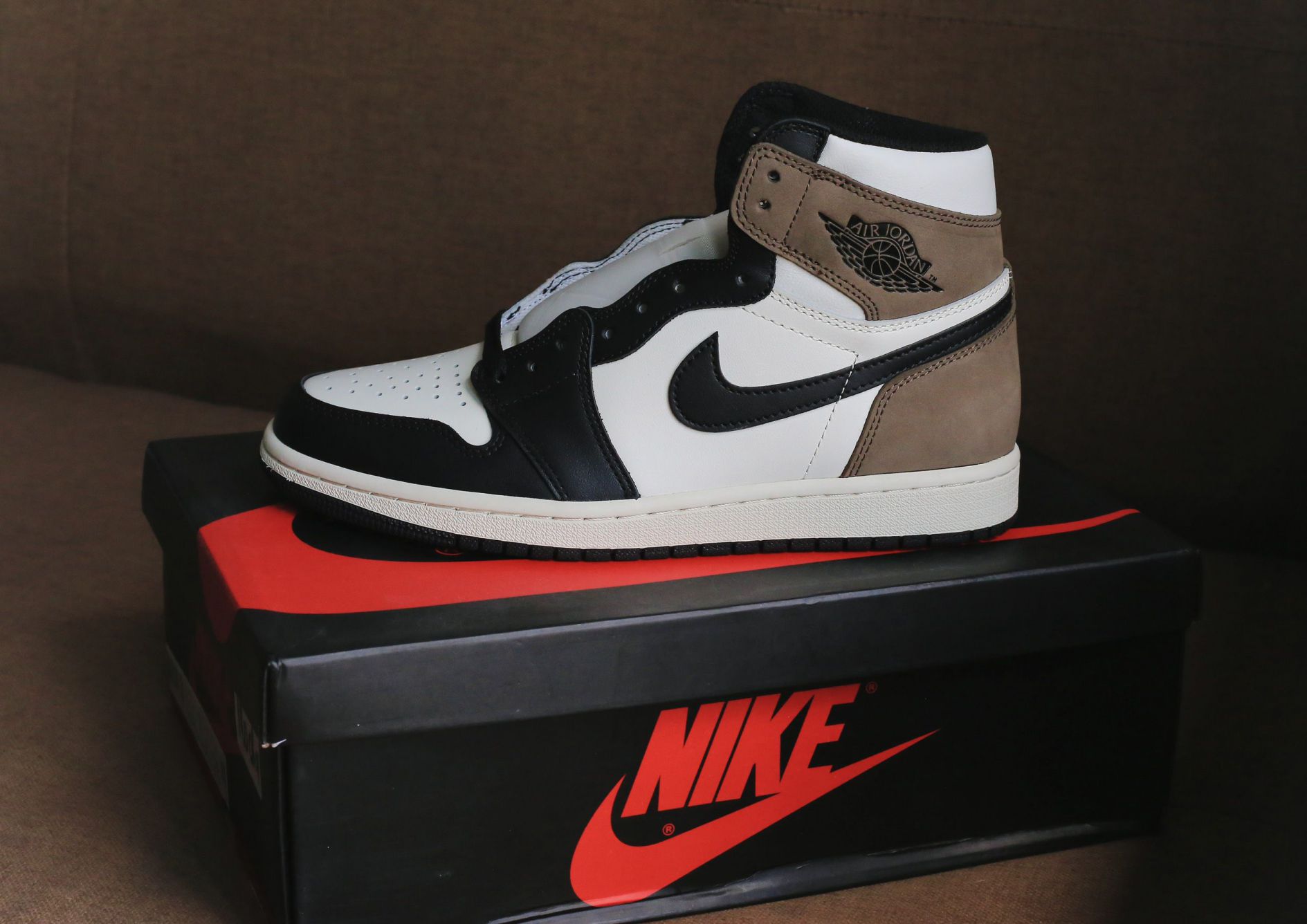 Nike Air Jordan 1 Retro High Dark Mocha Like Auth