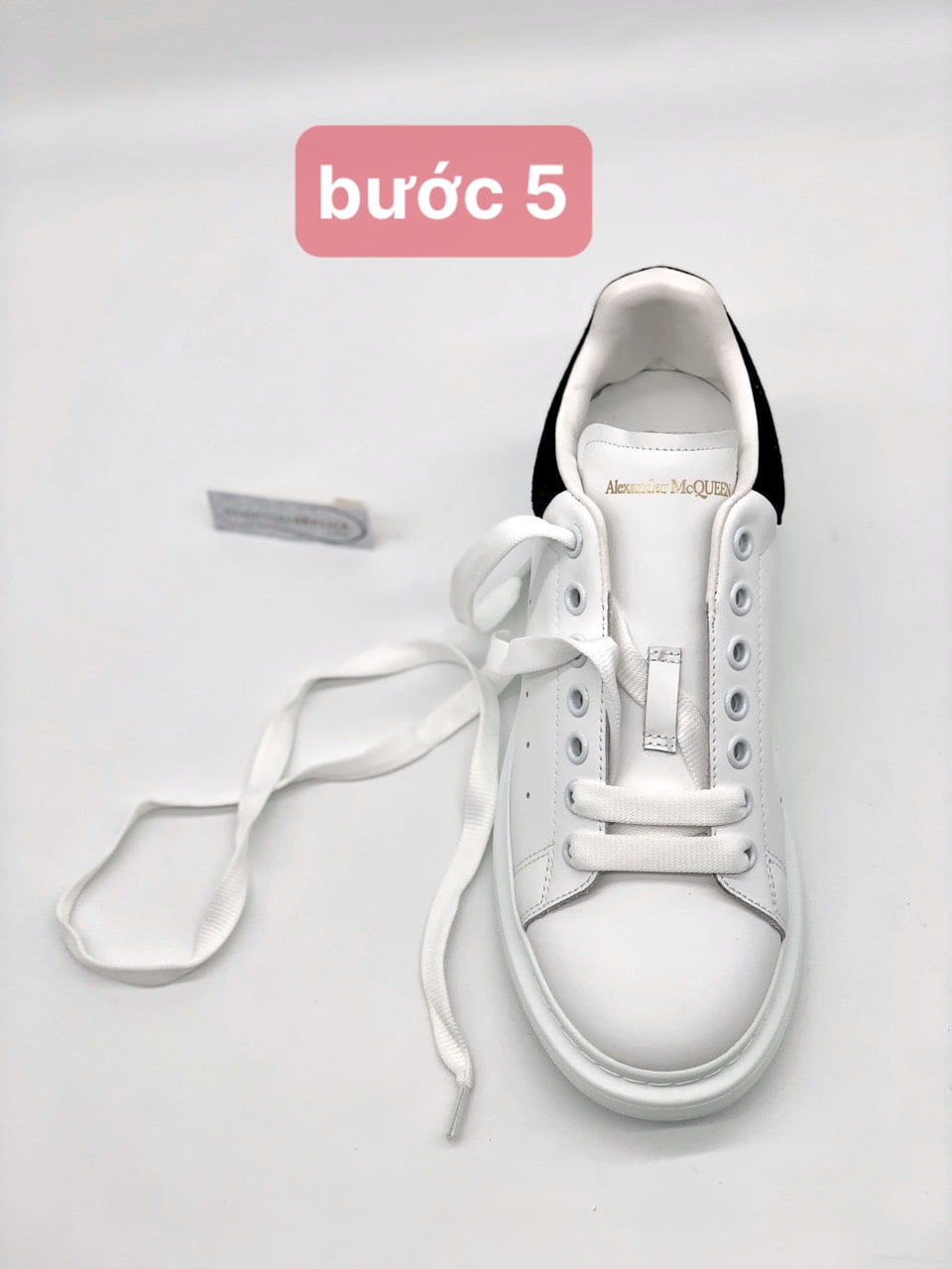 hướng dẫn buộc dây giày Alexander Mcqueen đơn giản