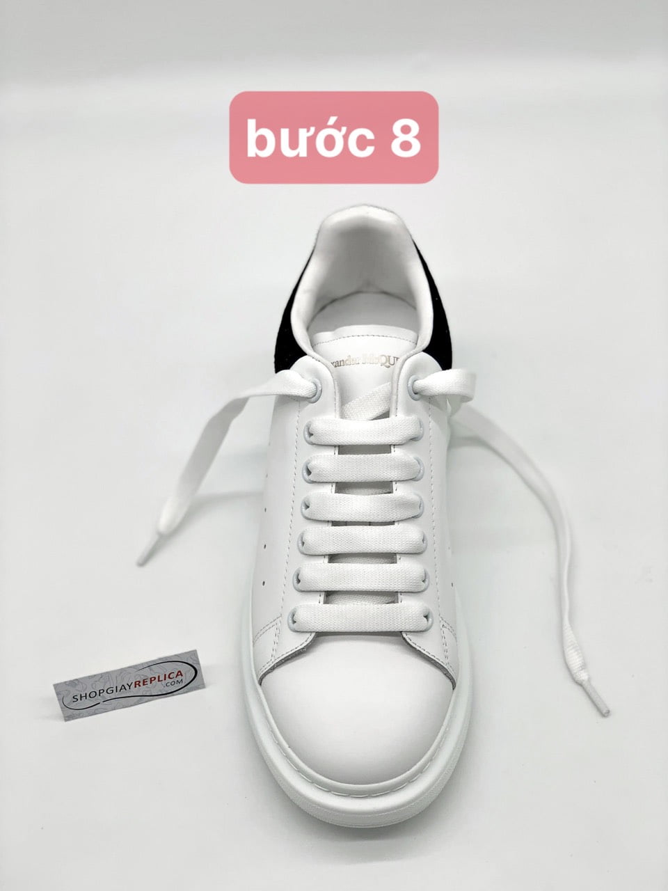 hoàn thành thắt dây giày bản to MCqueen