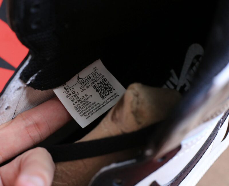 Toebox Nike Air Jordan 1 Retro High Dark Mocha