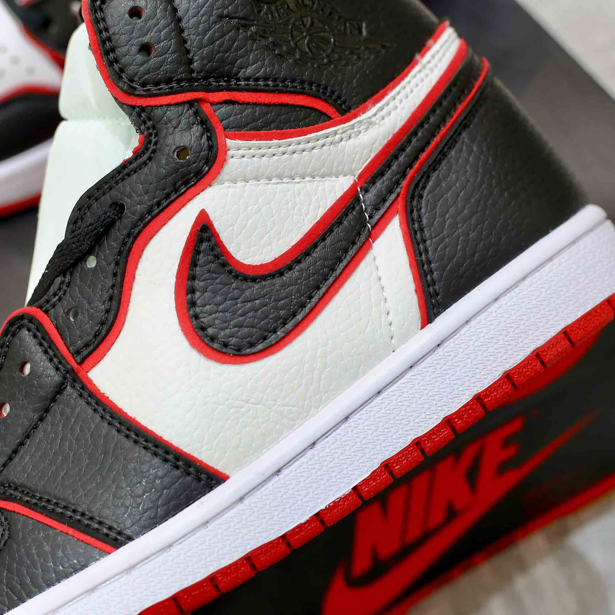 Nike Air Jordan 1