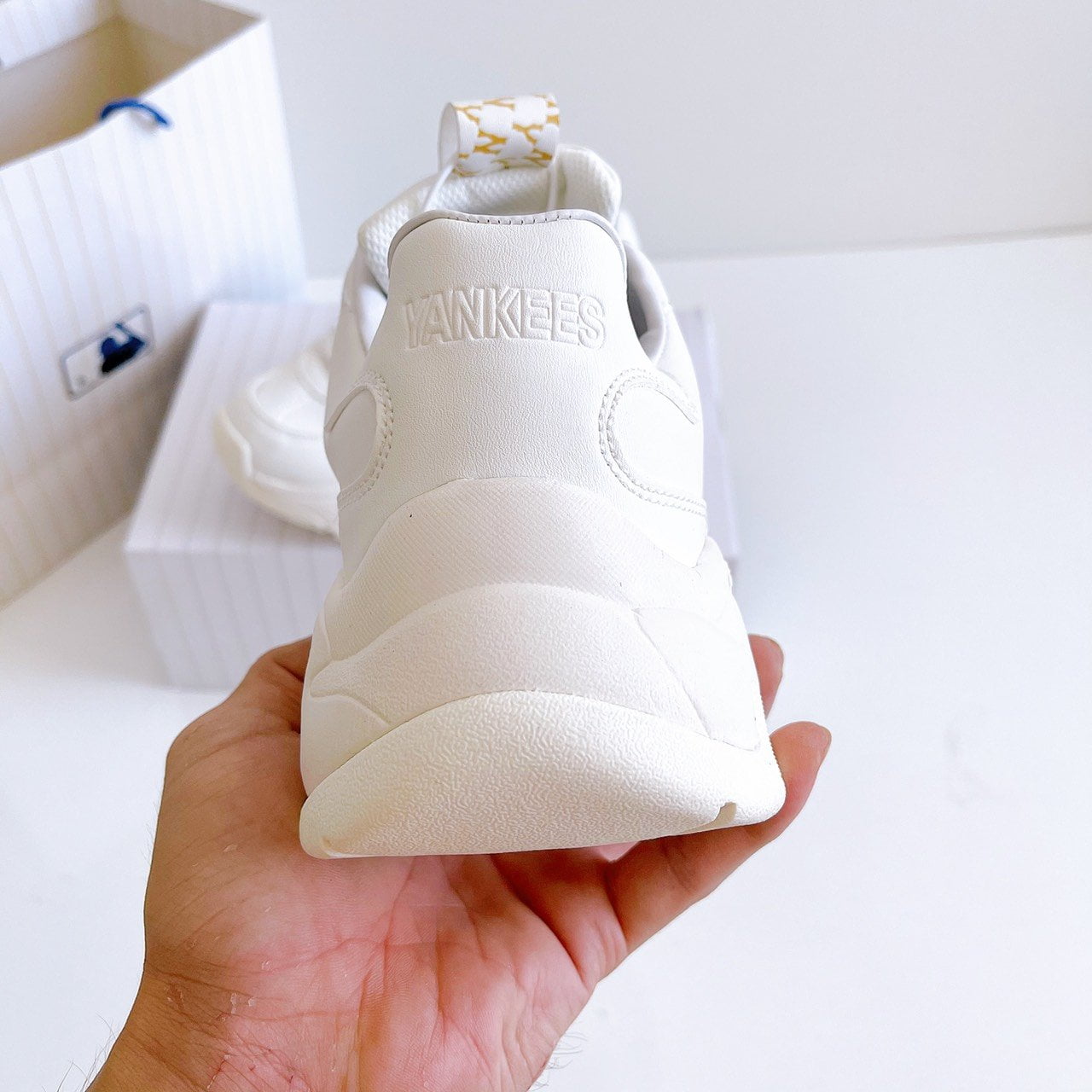 sneaker mlb