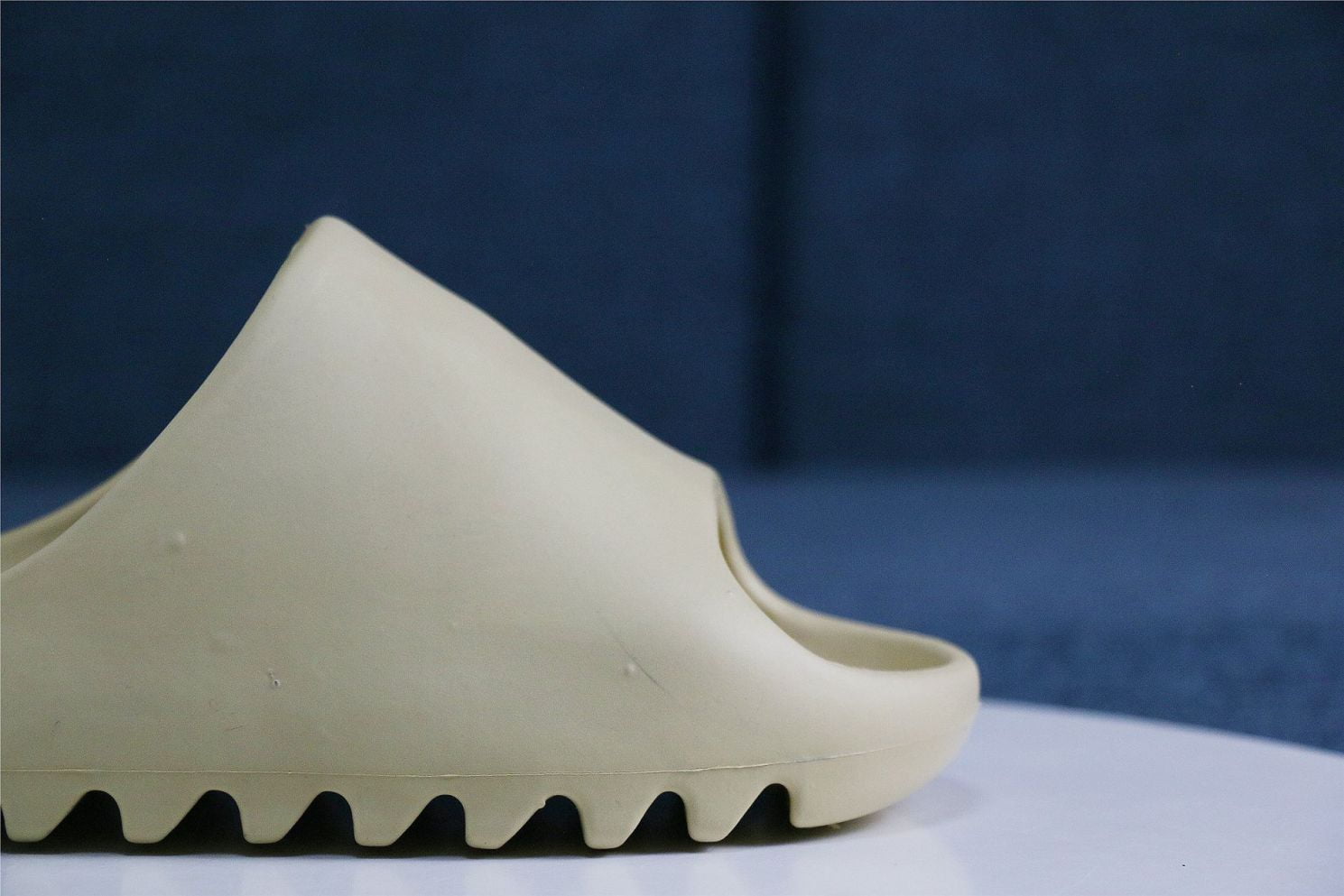Dép Adidas Yeezy Slides Desert Sand