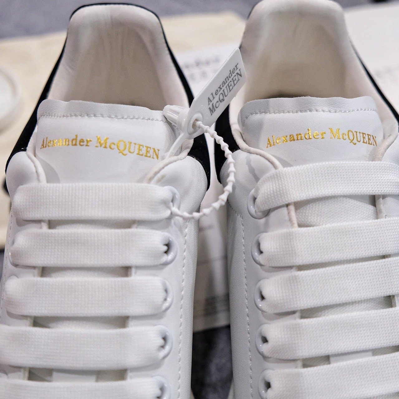 Giày Alexander McQueen gót Da trơn Đen Siêu Cấp