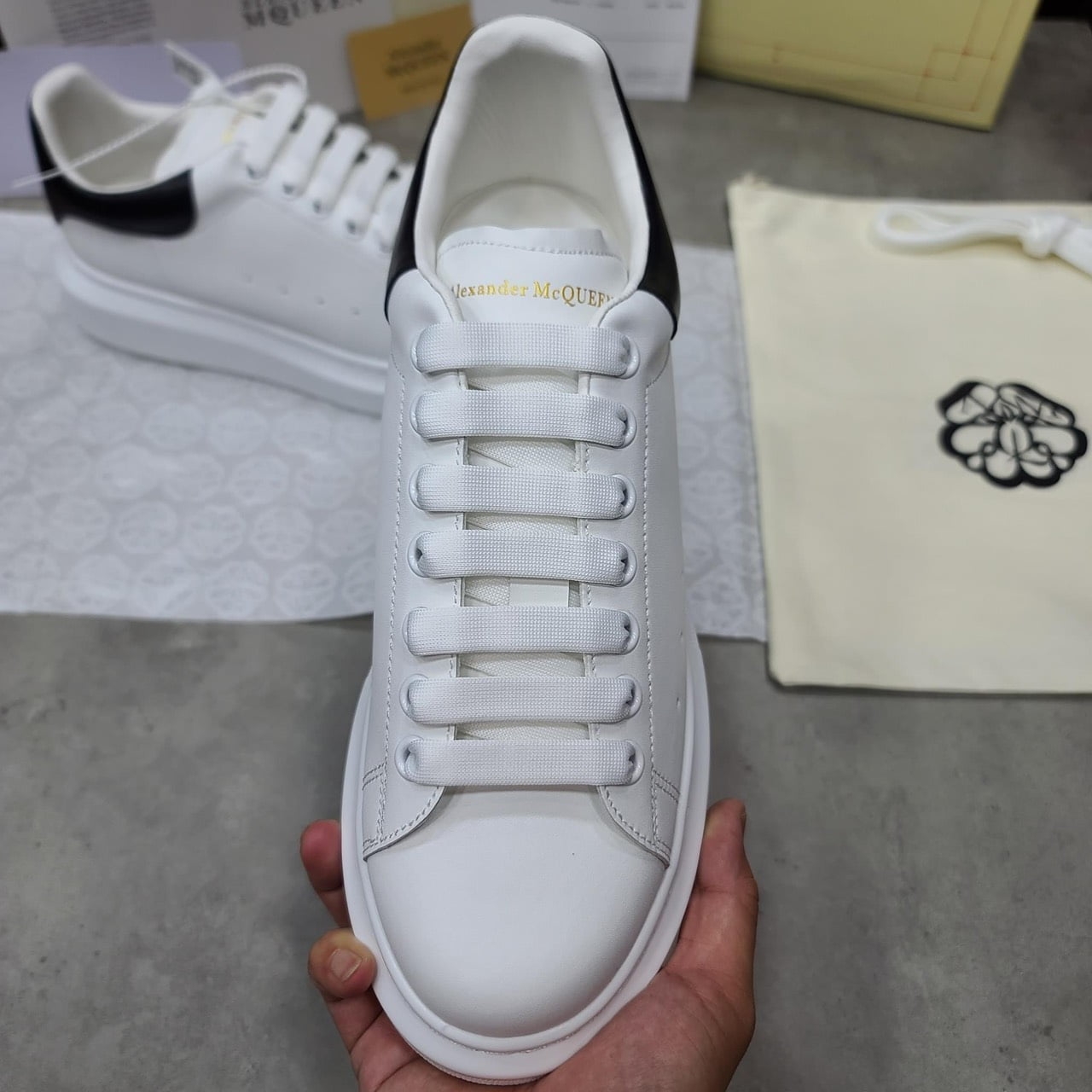 Giày Alexander McQueen gót Da bóng Đen Siêu Cấp