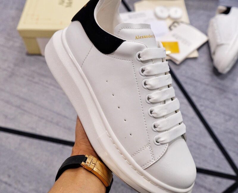 giày mcqueen trắng gót đen nhung siêu cấp đẹp