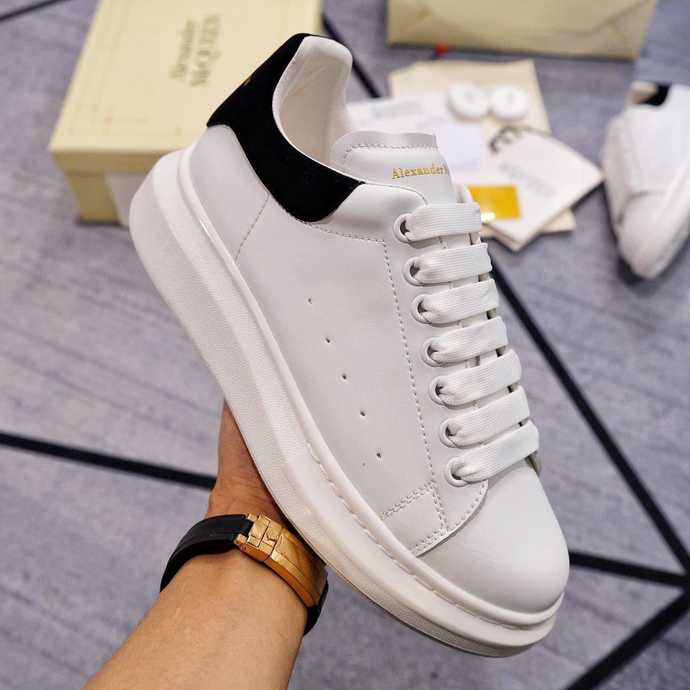 giày mcqueen trắng gót đen nhung siêu cấp đẹp