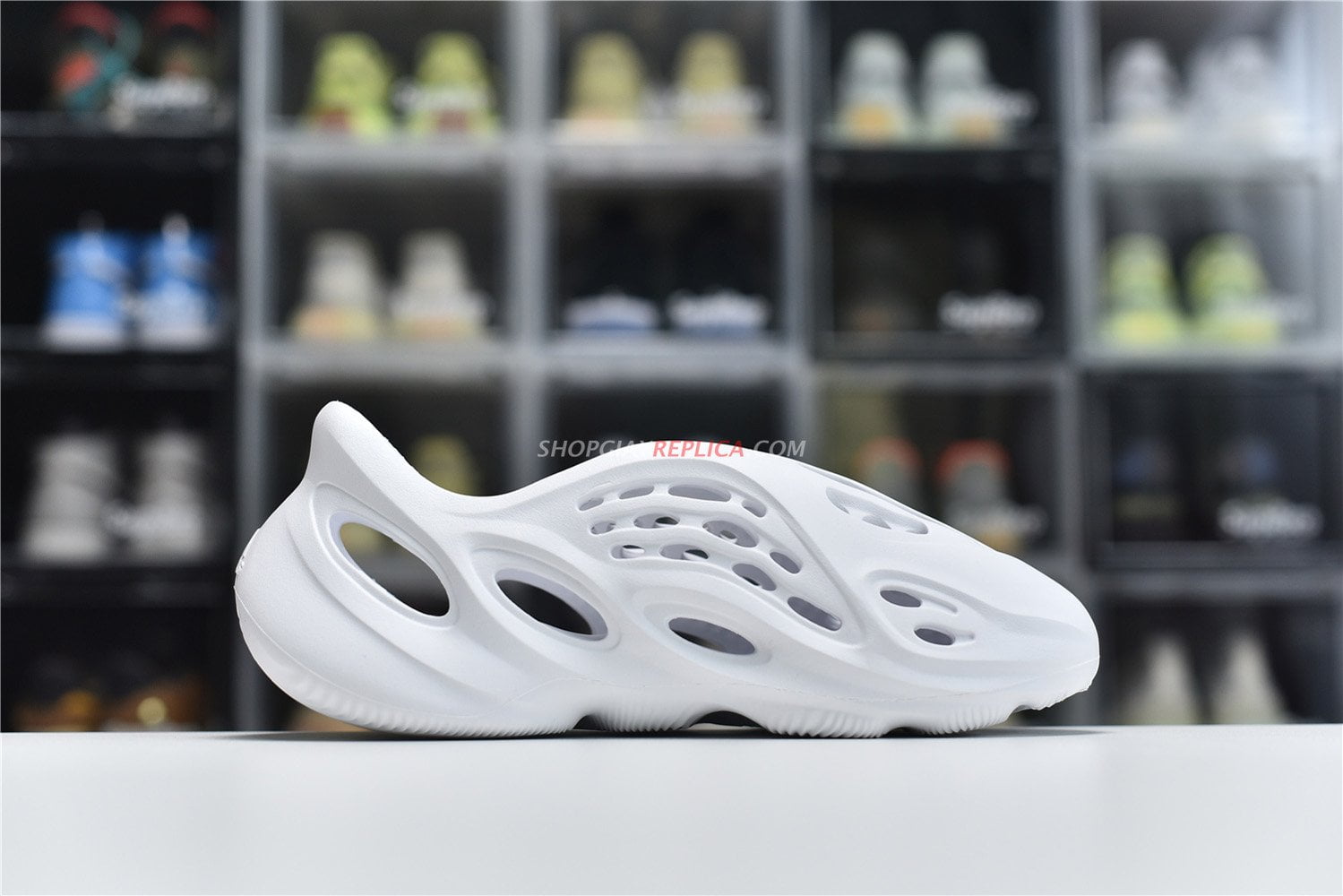 Giày Adidas Yeezy Foam Runner ‘Ararat’