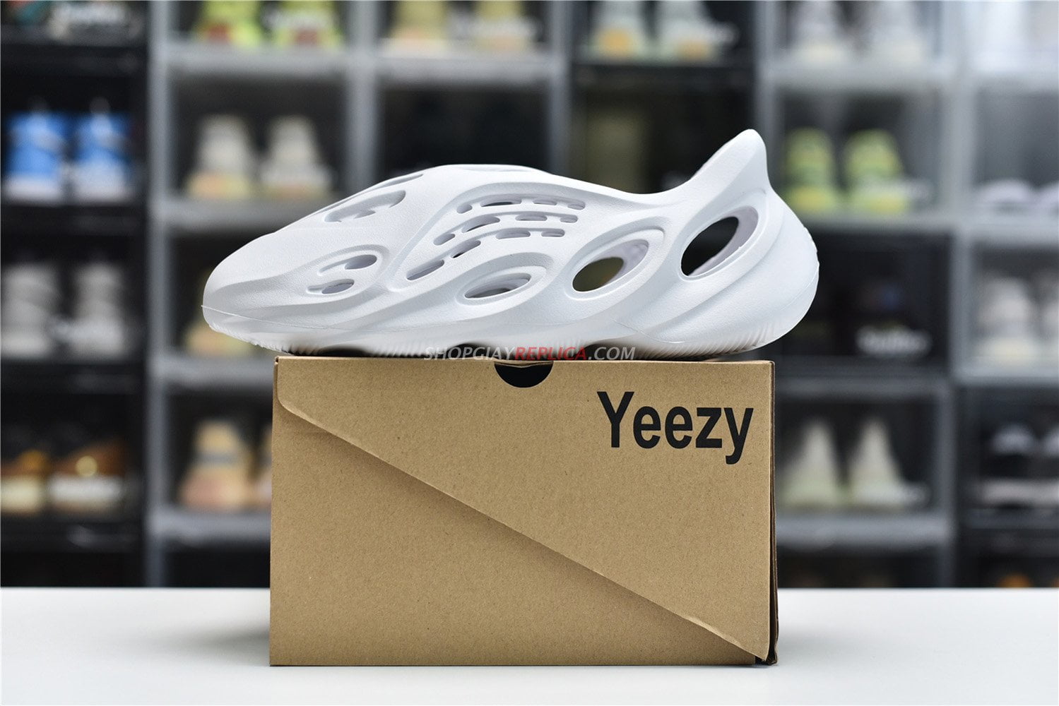 Giày Adidas Yeezy Foam Runner ‘Ararat’