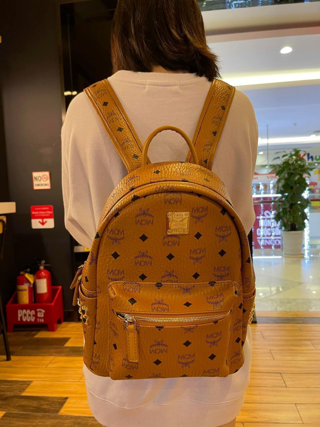 Túi Balo MCM Stark Side Studs Visetos màu Cognac