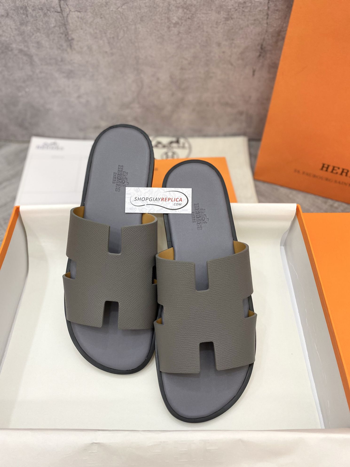 Dép Hermes Izmir Da Epsom (Sần) Xám Đế Viền Đen