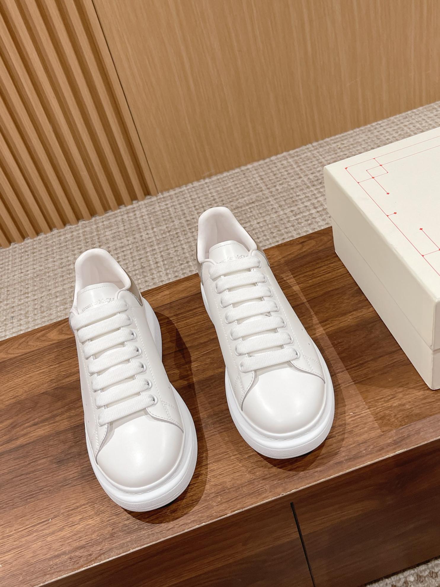 Giày Alexander McQueen Trắng Gót Bạc