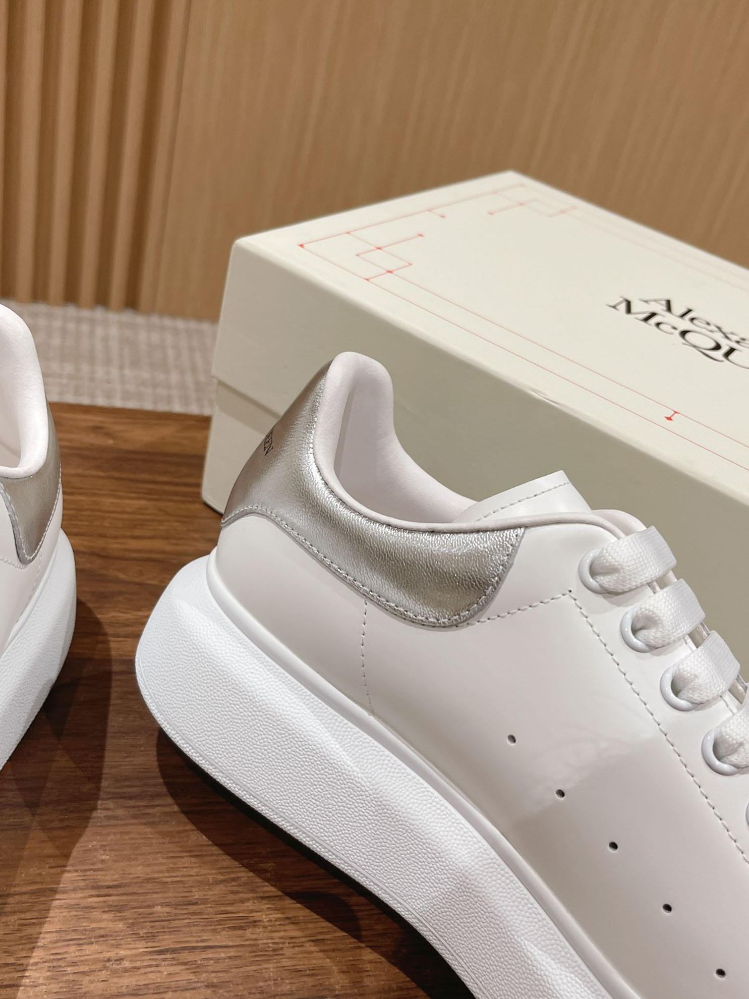 Giày Alexander McQueen Trắng Gót Bạc