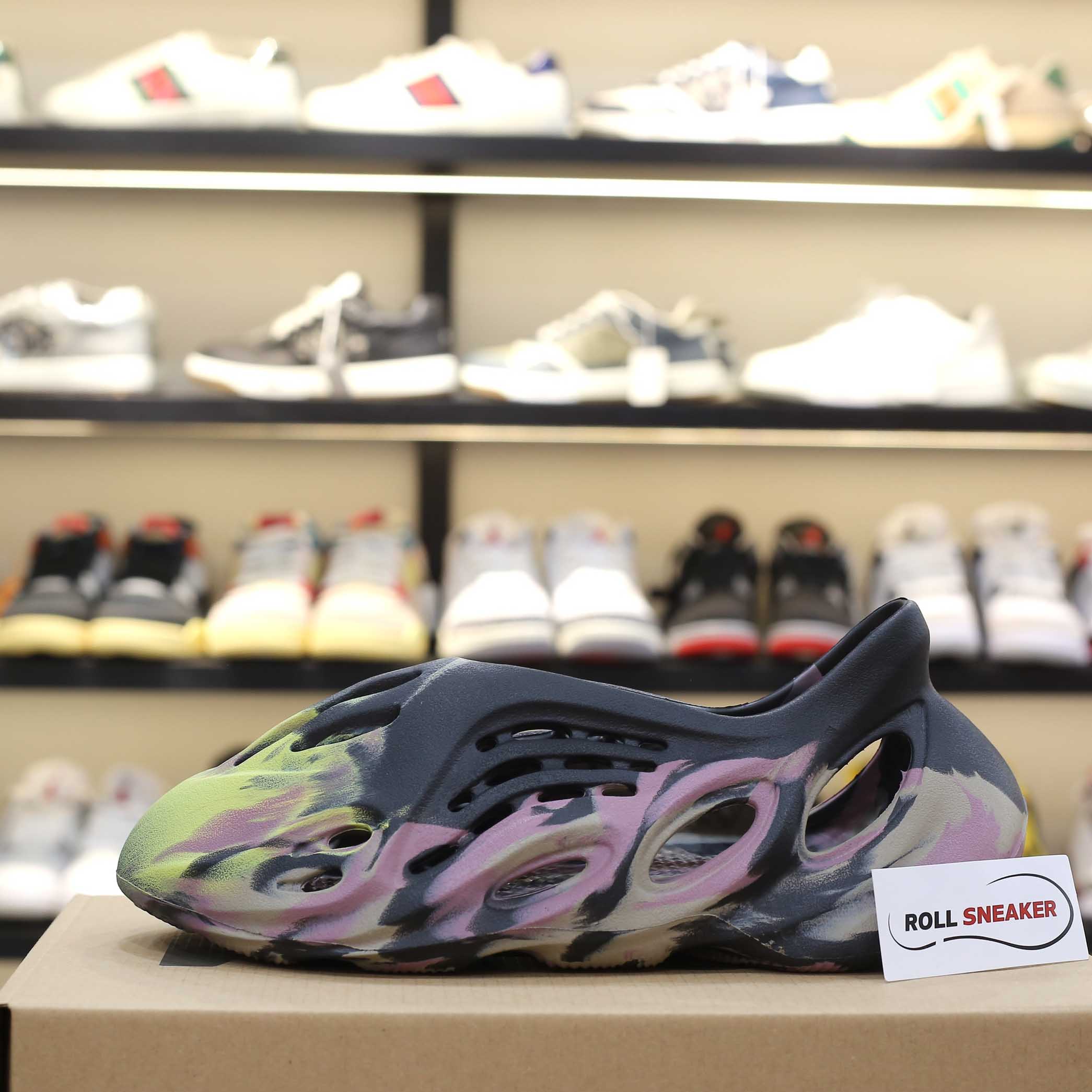 Adidas Yeezy Foam Runner ‘MX Carbon’