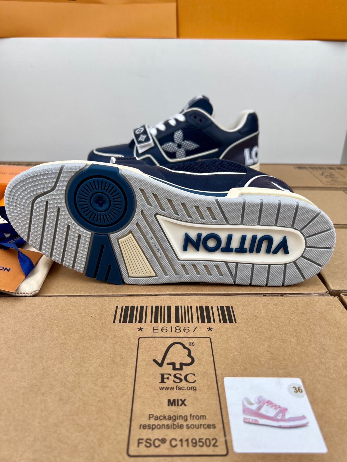 Giày Louis Vuitton Lv Trainer Monogram Navy quai Velcro Like Auth