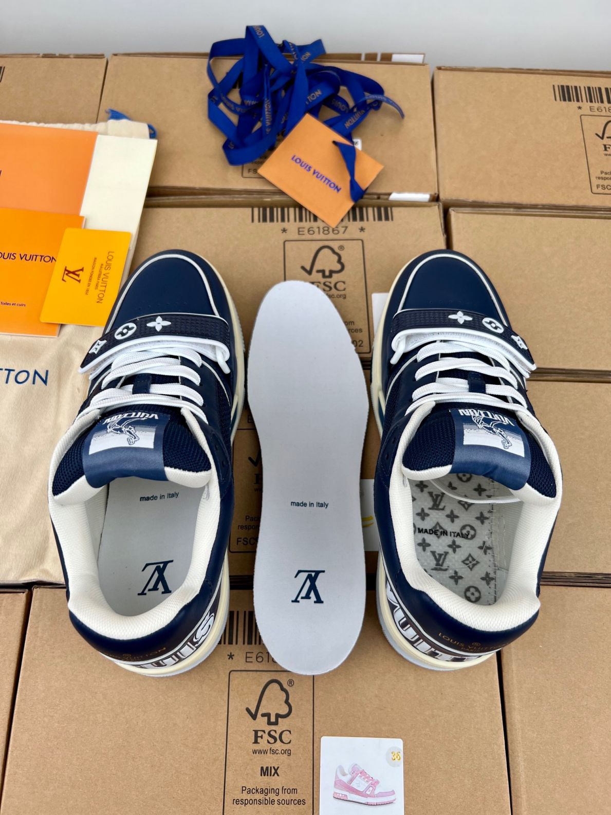 Giày Louis Vuitton Lv Trainer Monogram Navy quai Velcro Like Auth