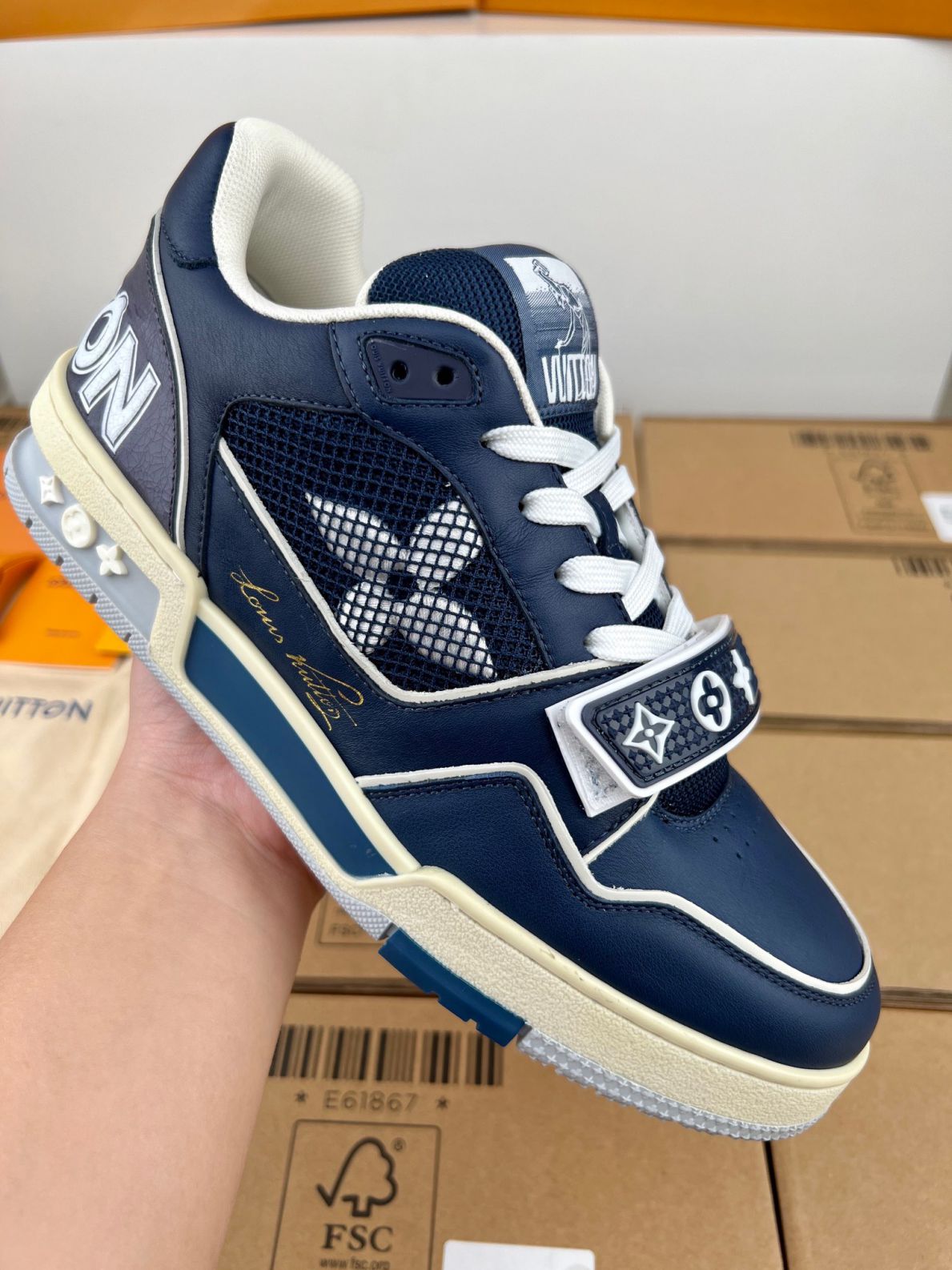 Giày Louis Vuitton Lv Trainer Monogram Navy quai Velcro Like Auth