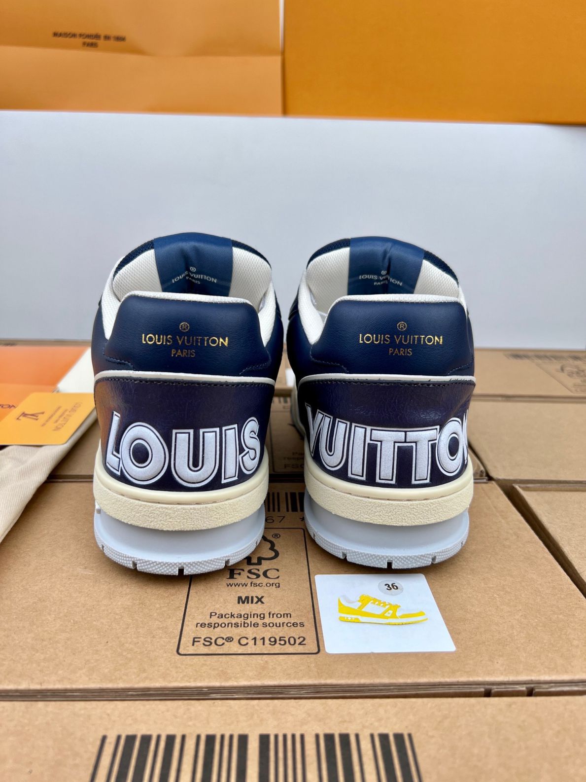 Giày Louis Vuitton Lv Trainer Monogram Navy quai Velcro Like Auth