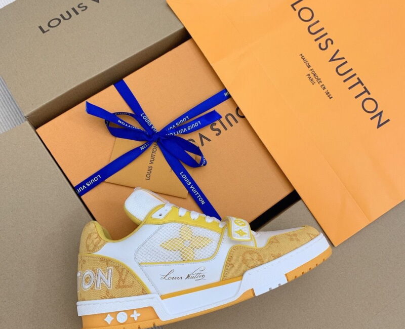 Giày Louis Vuitton Lv Trainer Monogram Vàng Yellow quai Velcro Like Auth