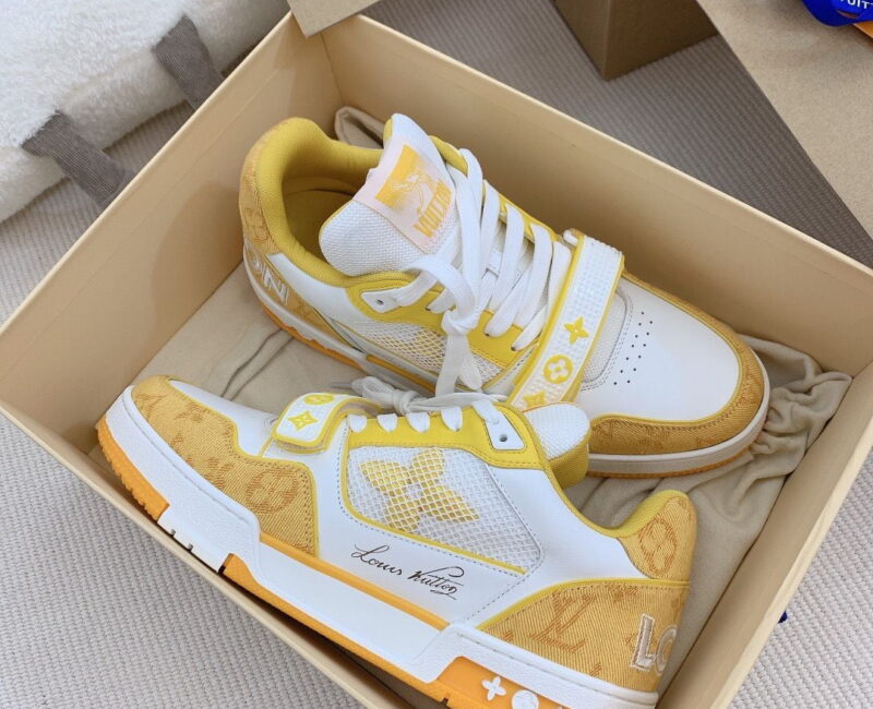 Giày Louis Vuitton Lv Trainer Monogram Vàng Yellow quai Velcro Like Auth