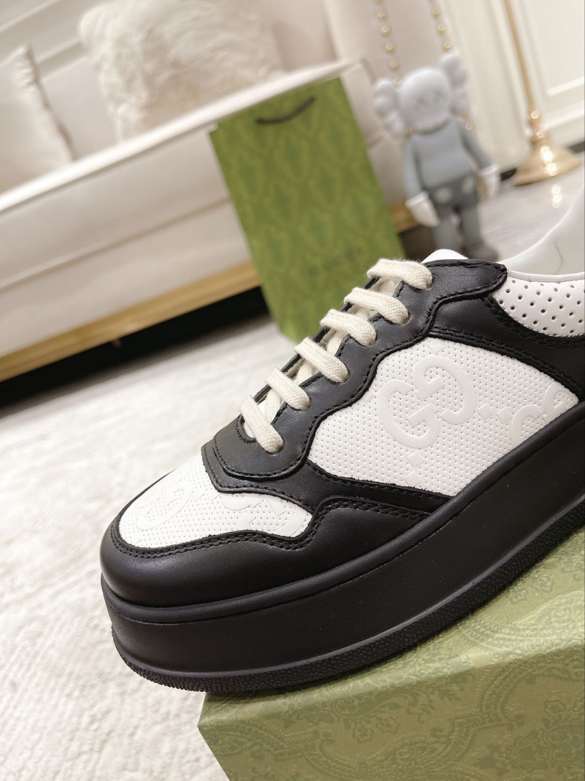 Giày Gucci GG Sneaker Black White leather họa tiết GG dập nổi Like Auth