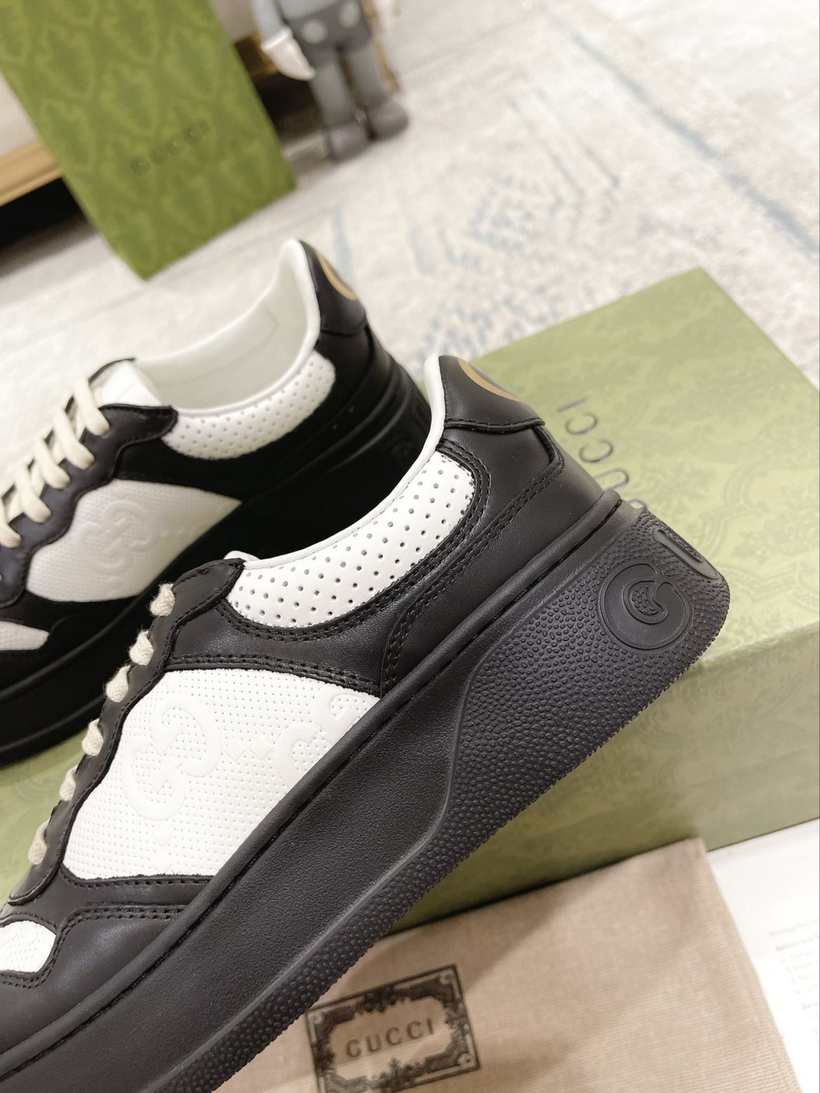 Giày Gucci GG Sneaker Black White leather họa tiết GG dập nổi Like Auth