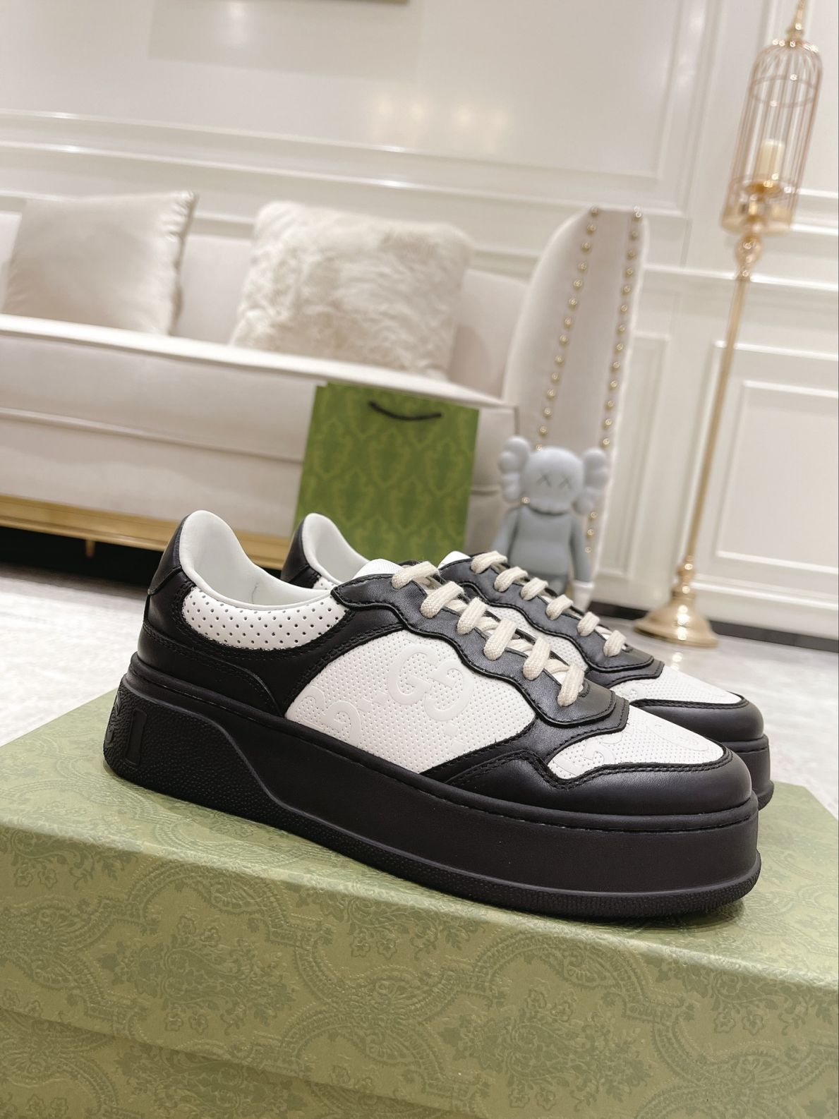 Giày Gucci GG Sneaker Black White leather họa tiết GG dập nổi Like Auth