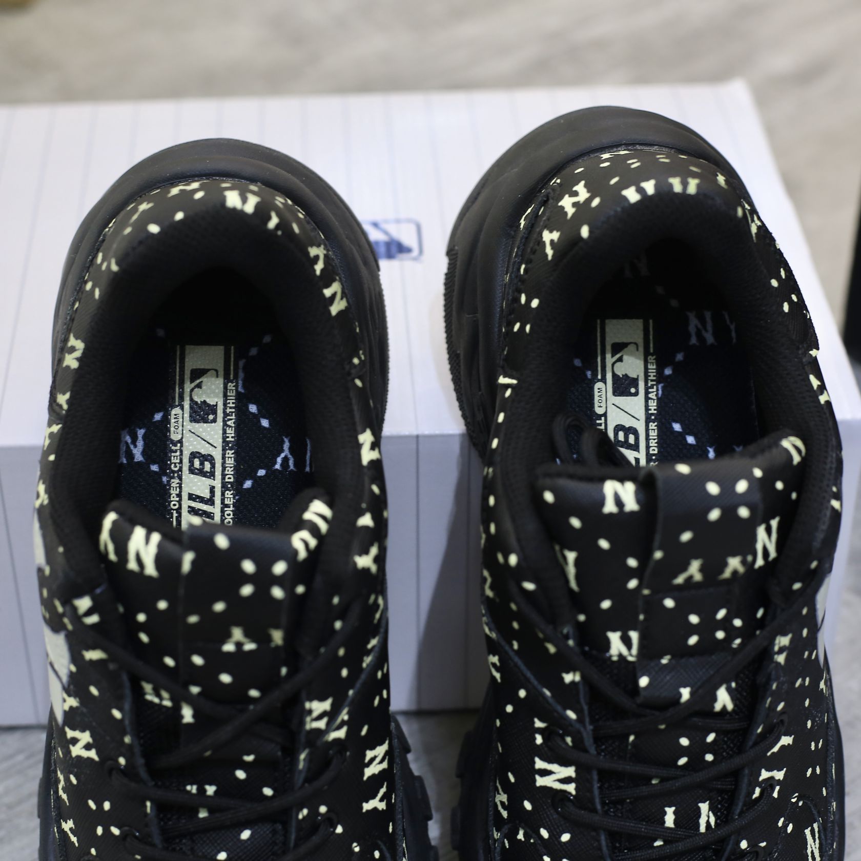 Giày MLB BigBall Chunky Saffiano Diamond Monogram New York Yankees Black Like Auth