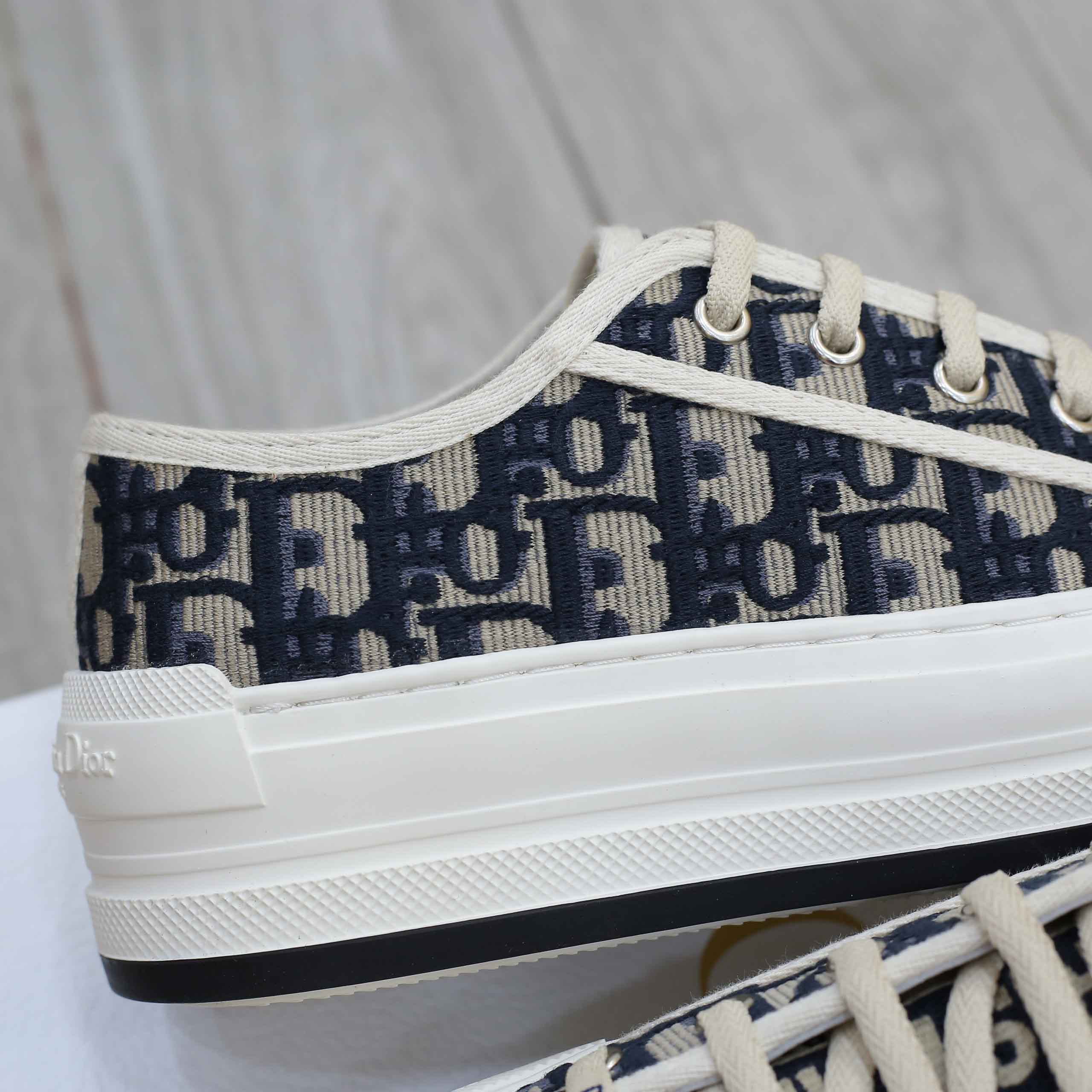 WALK’N’DIOR PLATFORM Low-Top SNEAKER Deep Blue Dior Oblique Embroidered Cotton