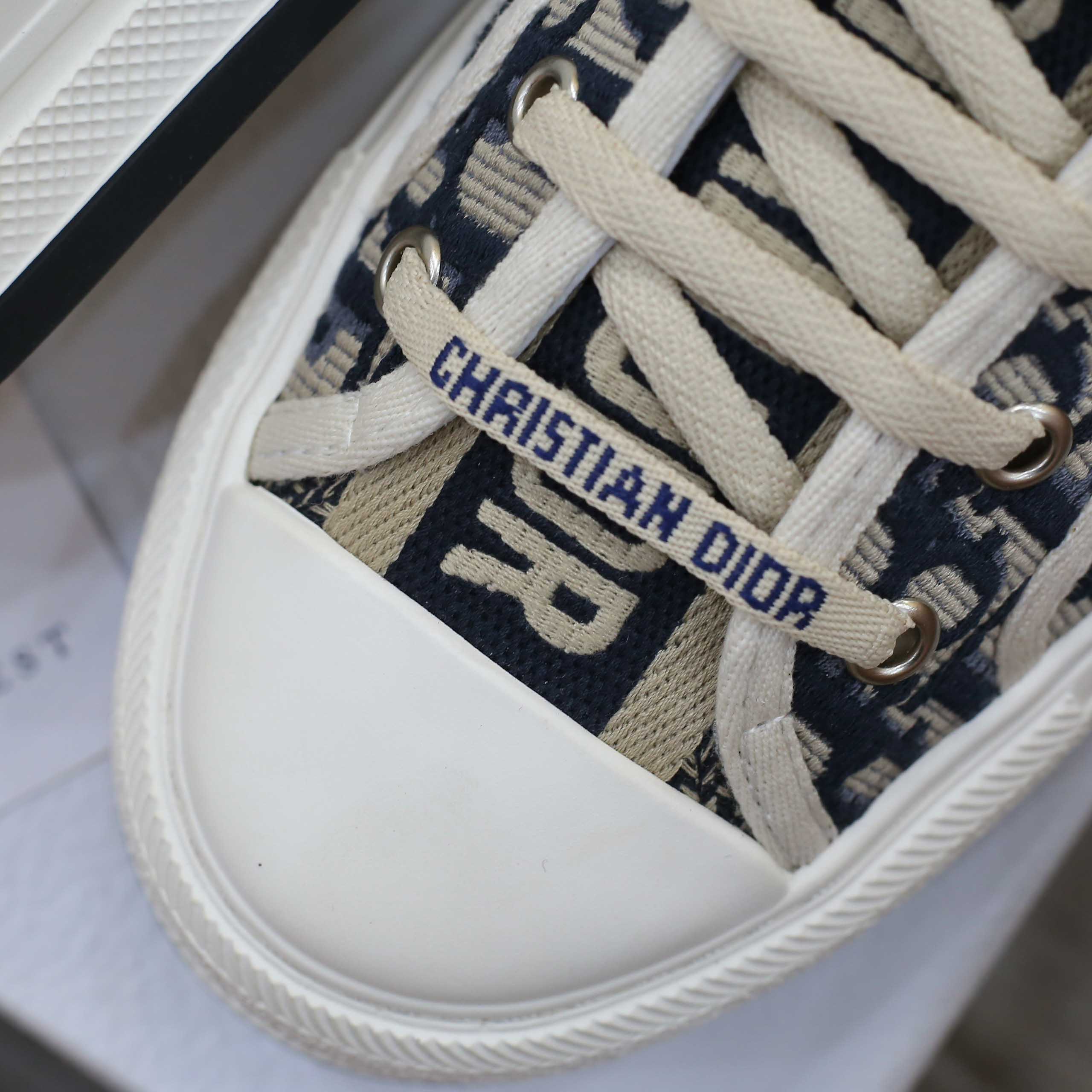 WALK’N’DIOR PLATFORM Low-Top SNEAKER Deep Blue Dior Oblique Embroidered Cotton