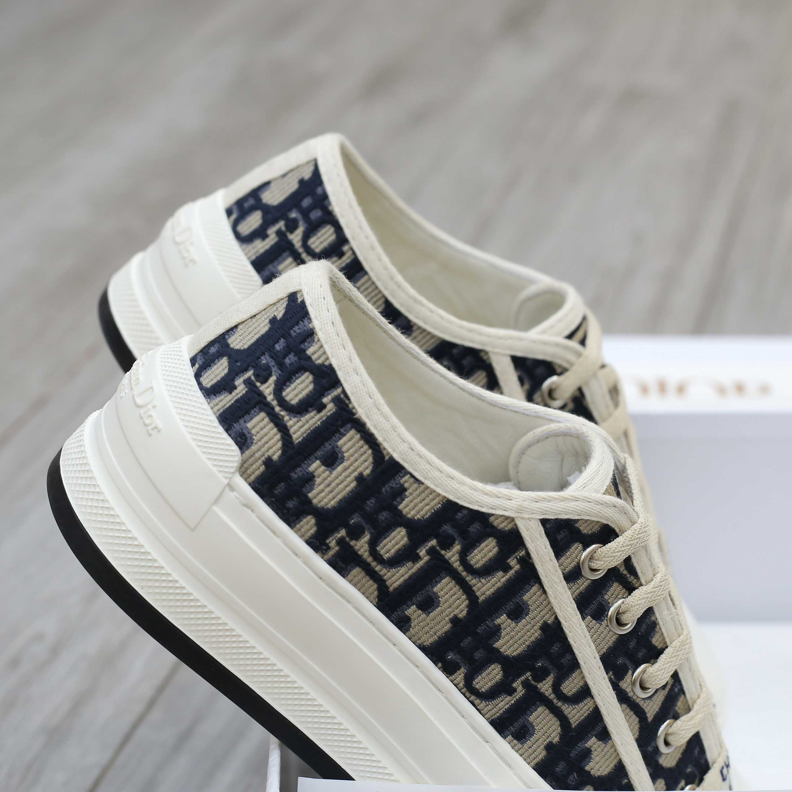 WALK’N’DIOR PLATFORM Low-Top SNEAKER Deep Blue Dior Oblique Embroidered Cotton
