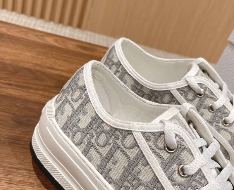 WALK’N’DIOR PLATFORM SNEAKER Gray Stone Dior Oblique Embroidered Cotton