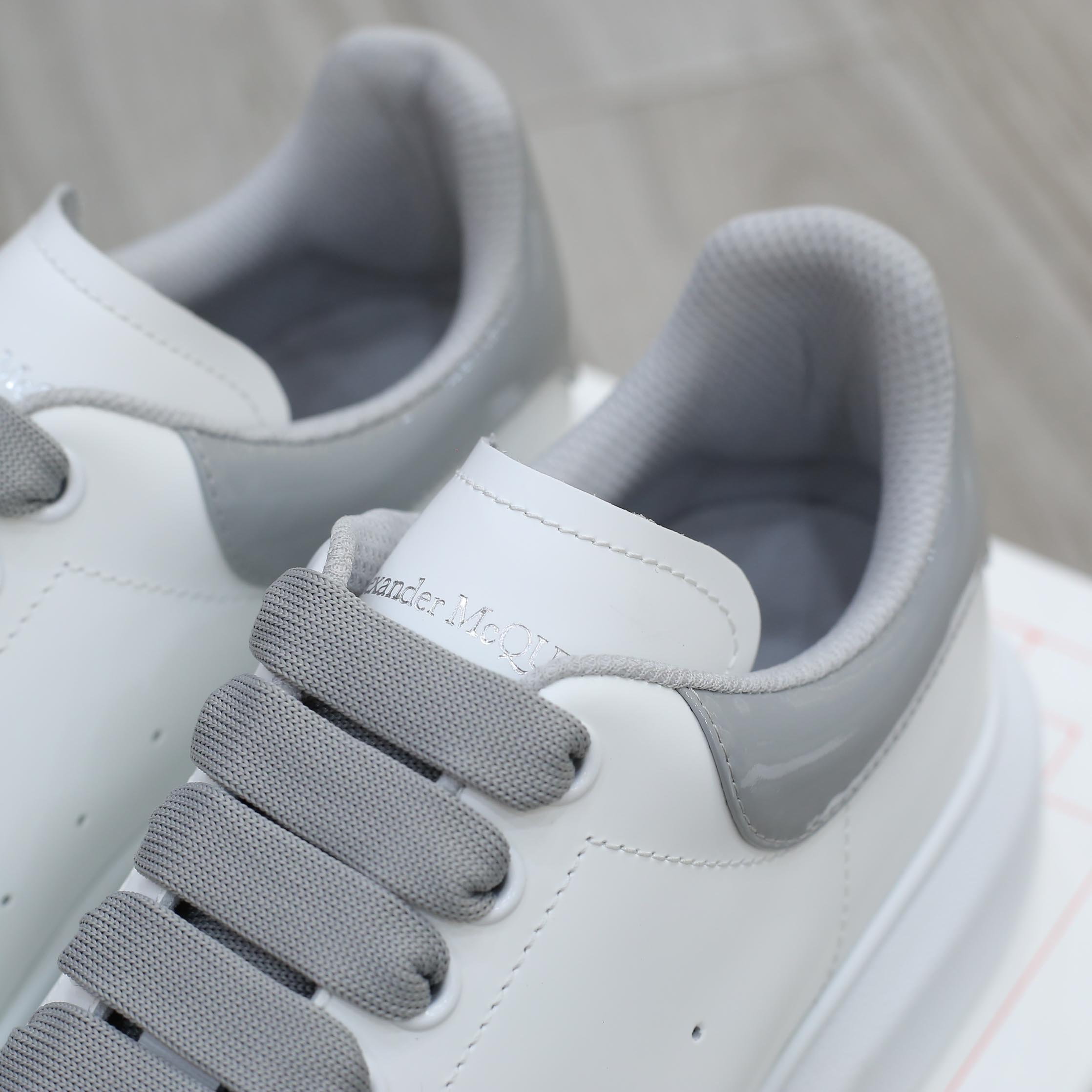 Giày Alexander Mcqueen Gót Xám Bóng Like Auth