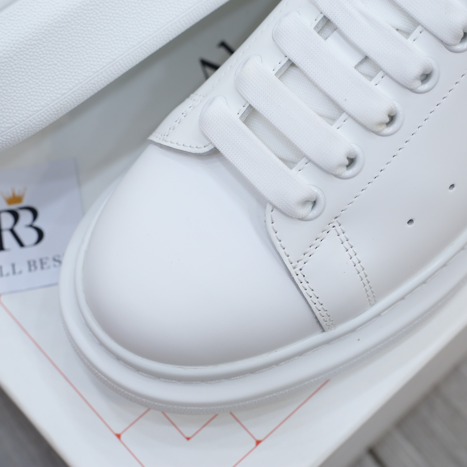 Giày Alexander Mcqueen Trắng Gót Da Lộn Xám Nhạt
