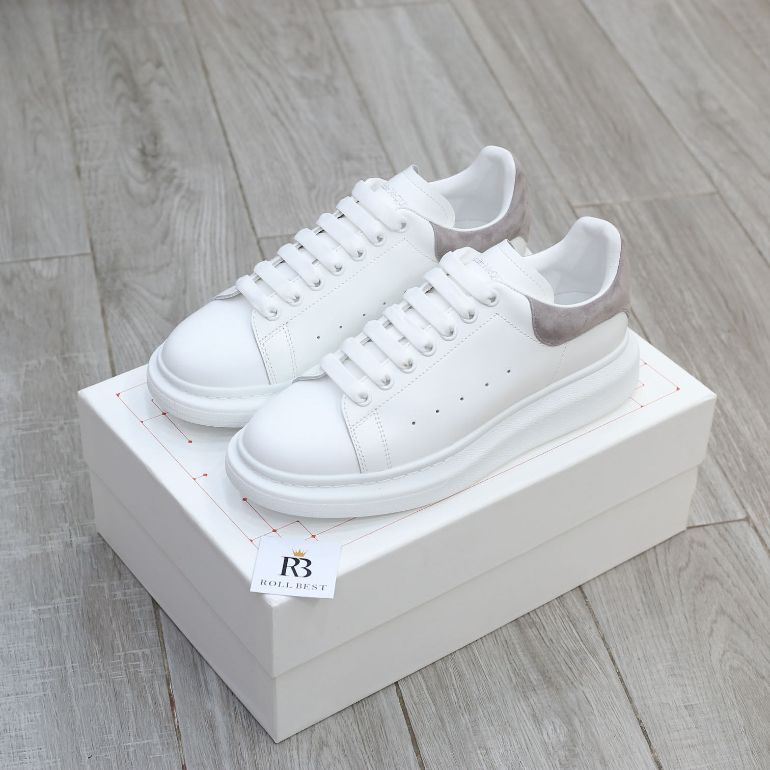 Giày Alexander Mcqueen Trắng Gót Da Lộn Xám Nhạt