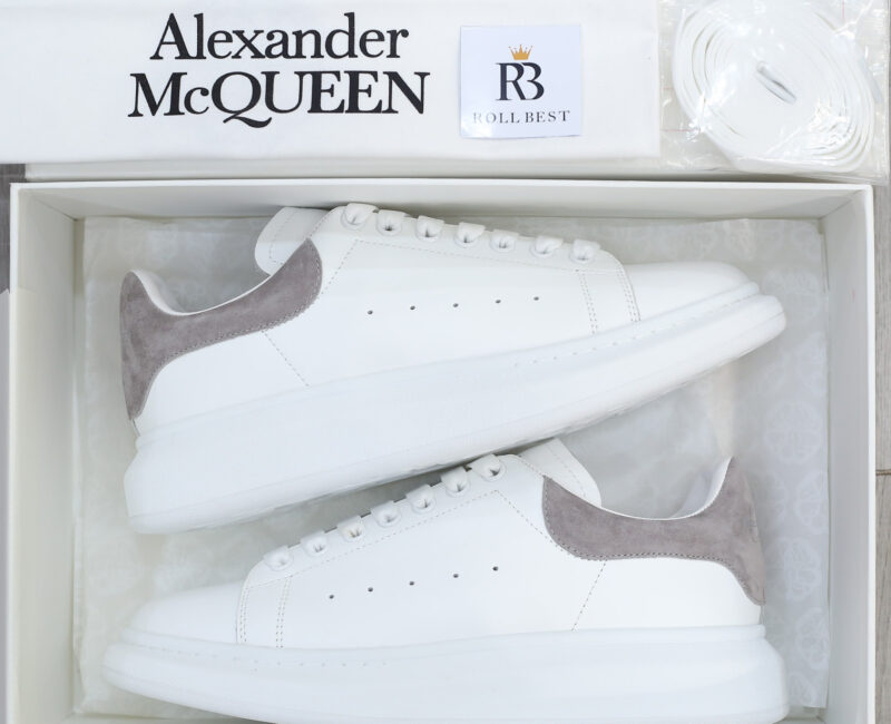 Giày Alexander Mcqueen Trắng Gót Da Lộn Xám Nhạt
