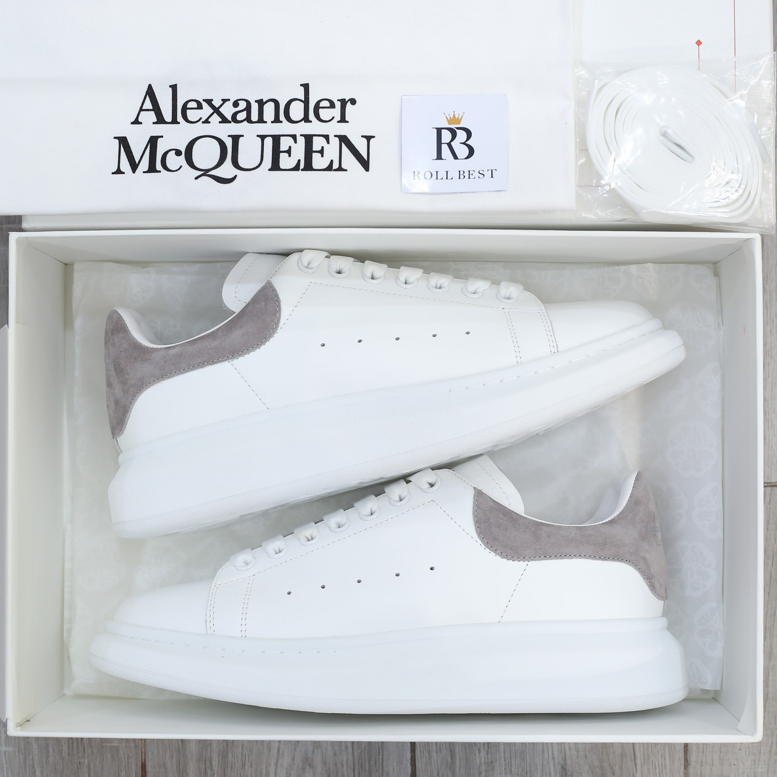 Giày Alexander Mcqueen Trắng Gót Da Lộn Xám Nhạt
