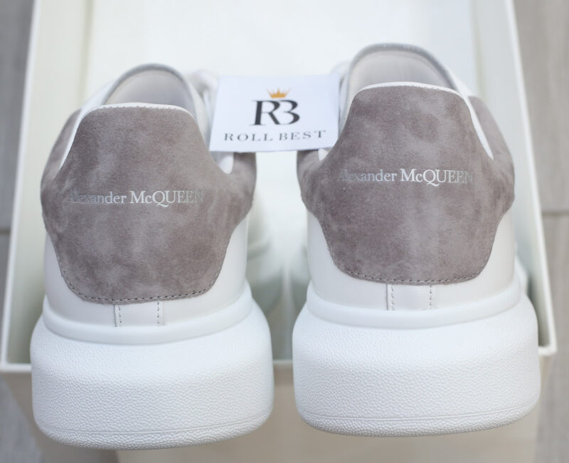 Giày Alexander Mcqueen Trắng Gót Da Lộn Xám Nhạt