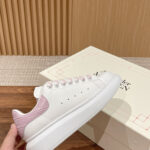 Giày Alexander Mcqueen Trắng Gót Hồng Vân Cá Sấu Like Auth