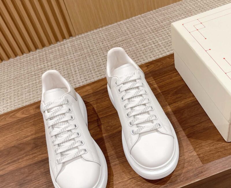 Giày Alexander Mcqueen Trắng Gót Be Vân Cá Sấu Like Auth